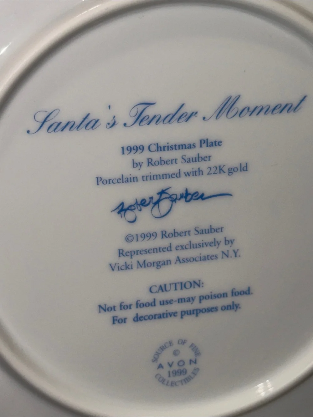 Avon 1999Fine Collectibles Christmas Decorative Plate - 22K Hold Rim.